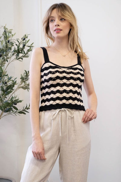 Contrast Scallop Pattern Knit Top